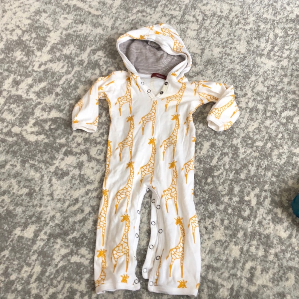 Milk Barn giraffe outfit 6-12mo